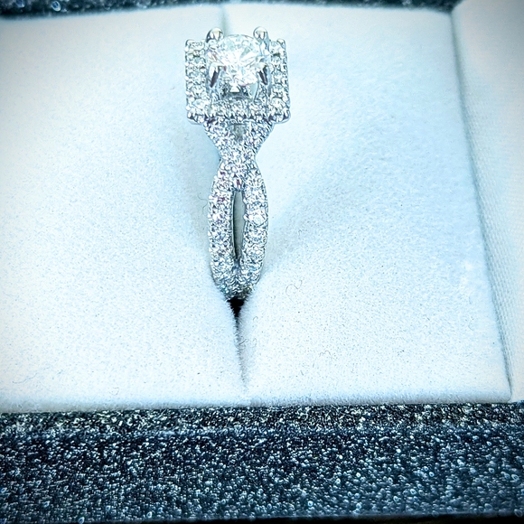 Gabriel diamond engagement ring size 6.5 - Picture 3 of 4